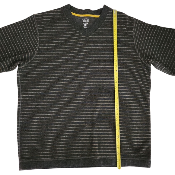 Mountain Hardwear Striped Wool Blend V-Neck Sweater – XL – Grey/Yellow – Outdoor - Picture 10 of 13